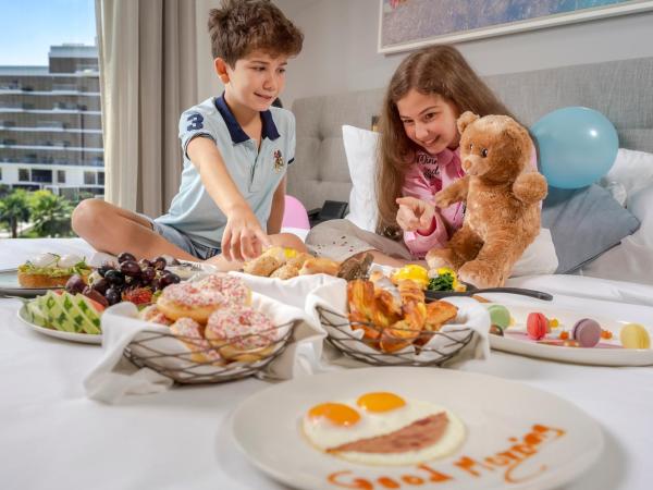 Th8 Palm Dubai Beach Resort, Vignette Collection, an IHG hotel : photo 5 de la chambre suite 1 chambre - vue sur mer