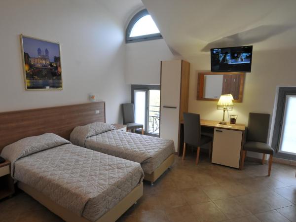 Hotel Montecarlo : photo 1 de la chambre chambre quadruple