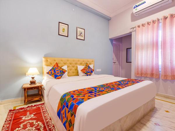 FabHotel The Castle Homestay I : photo 1 de la chambre chambre deluxe