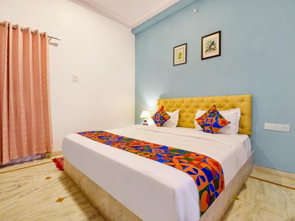 FabHotel The Castle Homestay I : photo 2 de la chambre chambre deluxe