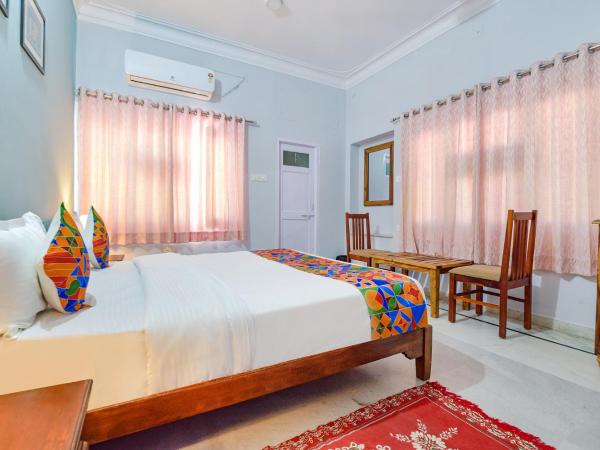 FabHotel The Castle Homestay I : photo 1 de la chambre chambre double supérieure