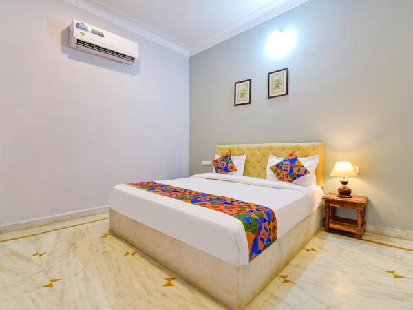 FabHotel The Castle Homestay I : photo 2 de la chambre chambre double supérieure