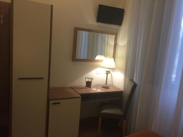 Hotel Montecarlo : photo 8 de la chambre chambre simple