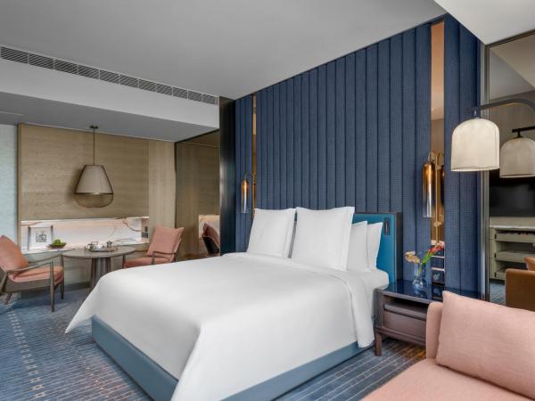 Four Seasons Hotel Mumbai : photo 2 de la chambre chambre lit king-size deluxe - vue sur mer