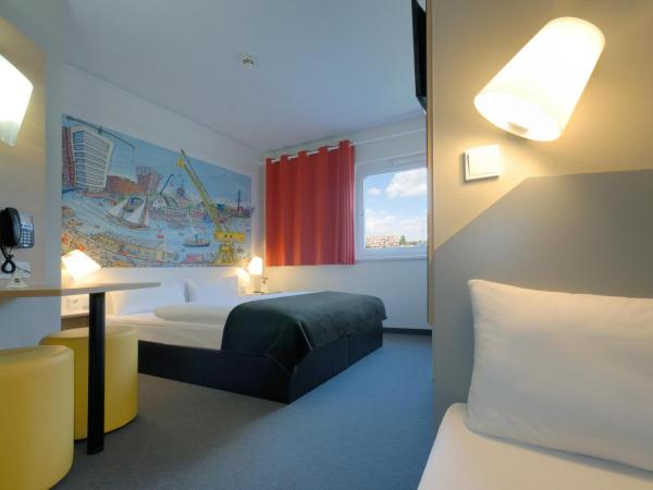 B&B Hotel Hamburg-Harburg : photo 4 de la chambre chambre triple