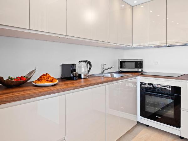 Cannes Marina Appart Hotel Mandelieu : photo 5 de la chambre appartement de luxe 2 chambres - vue sur mer