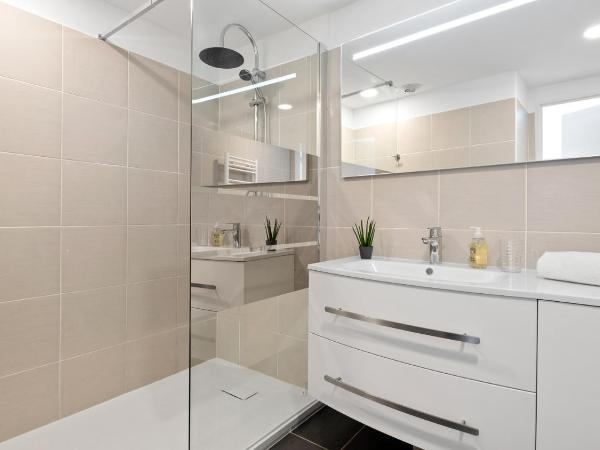 Cannes Marina Appart Hotel Mandelieu : photo 6 de la chambre appartement de luxe 2 chambres - vue sur mer