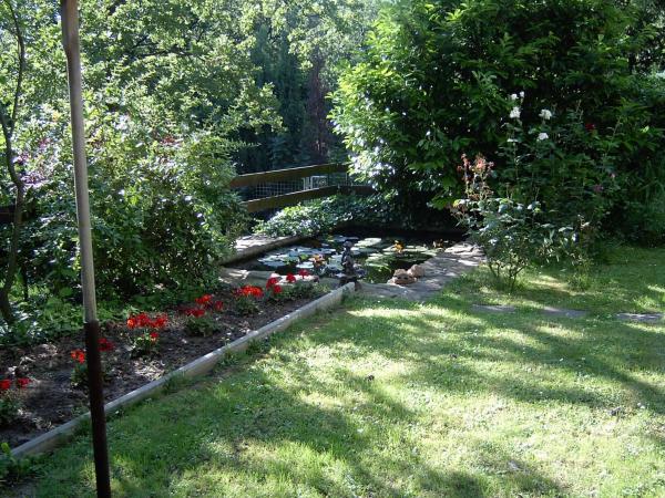 Berg Toboz Panzió : photo 1 de la chambre chambre lits jumeaux - vue sur jardin