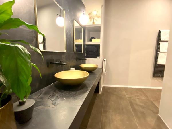 INTOMILAN Galleria Duomo I Boutique & Design Aparthotel : photo 4 de la chambre suite deluxe avec lit king-size