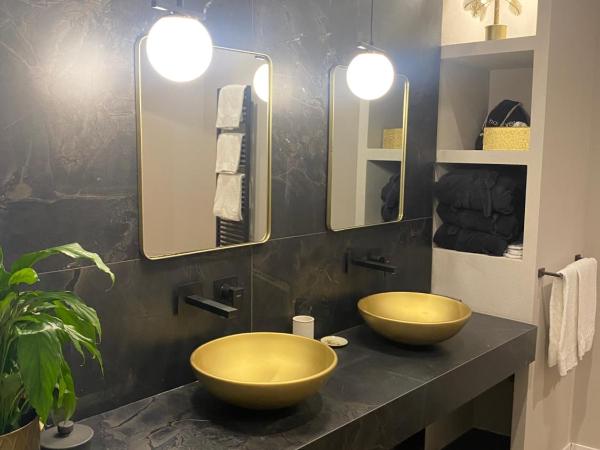 INTOMILAN Galleria Duomo I Boutique & Design Aparthotel : photo 8 de la chambre suite deluxe avec lit king-size