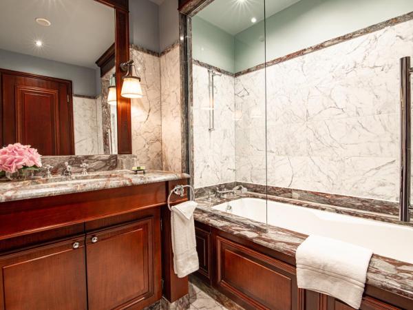 InterContinental Bordeaux Le Grand Hotel, an IHG Hotel : photo 4 de la chambre chambre lit king-size premium avec baignoire