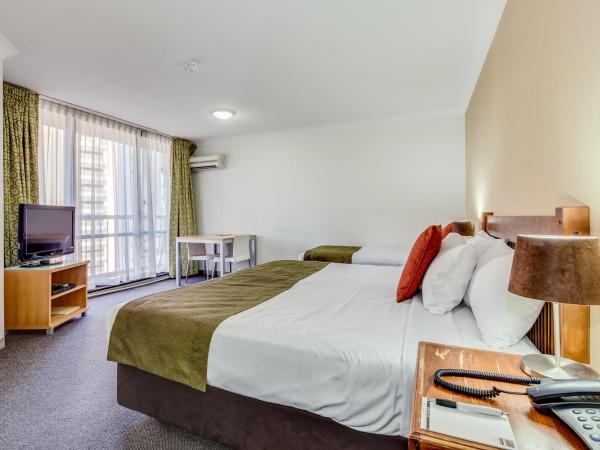 Hillcrest Apartment Hotel (formerly Central Hillcrest Apartments) : photo 3 de la chambre chambre lit king-size