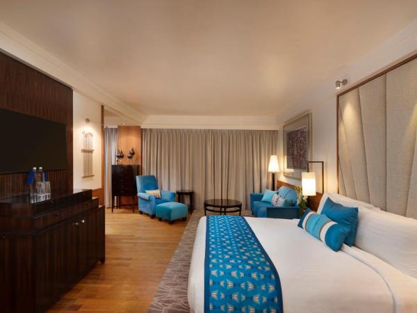 InterContinental Marine Drive Mumbai, an IHG Hotel : photo 9 de la chambre 1 king bed junior suite bay view