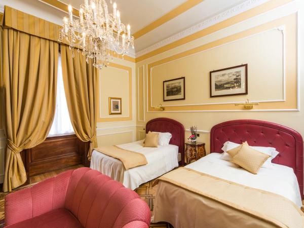 Hotel Bristol Palace : photo 1 de la chambre chambre quadruple