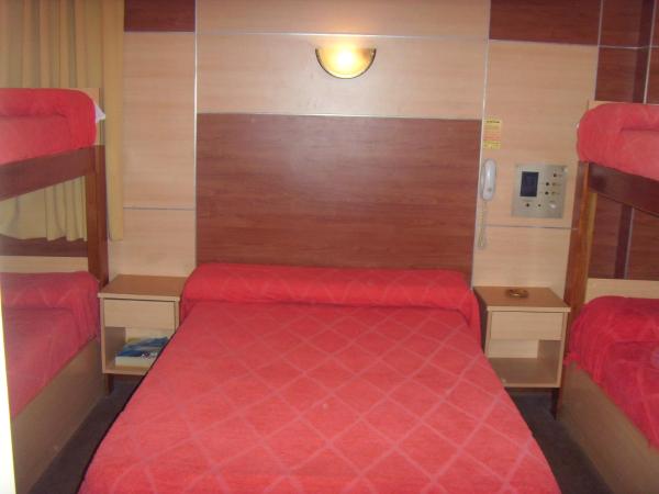 Hotel Embajador : photo 2 de la chambre chambre quadruple standard