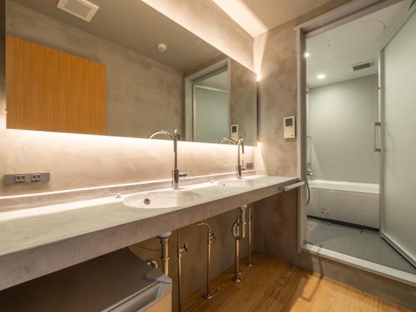 Ryokan Yamazaki : photo 5 de la chambre <renovated in april 2023> standard japanese-style room with workdesk 