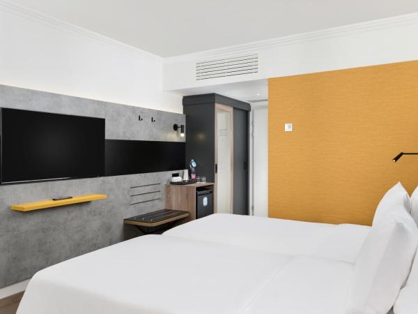 Danubius Hotel Helia : photo 6 de la chambre chambre lits jumeaux premium - vue sur ville (récemment rénovée)
