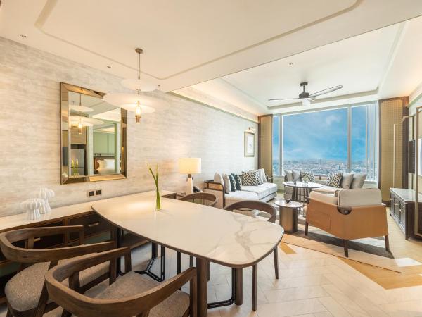 Eastin Grand Hotel Phayathai : photo 4 de la chambre suite 2 chambres avec accès au salon