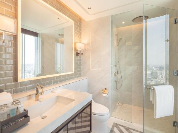 Eastin Grand Hotel Phayathai : photo 8 de la chambre suite 2 chambres avec accès au salon