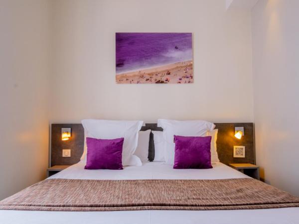 Hôtel de la Fontaine : photo 5 de la chambre chambre double ou lits jumeaux supérieure - vue sur patio