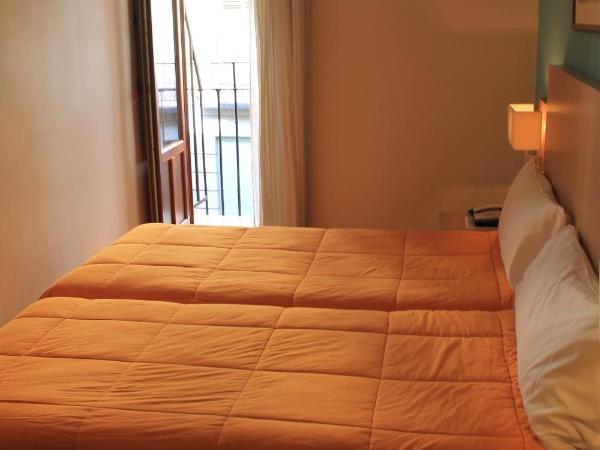 Hotel Mirador Puerta del Sol : photo 5 de la chambre chambre double ou lits jumeaux