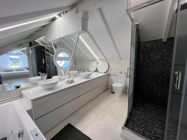 Aya House : photo 9 de la chambre suite avec jacuzzi