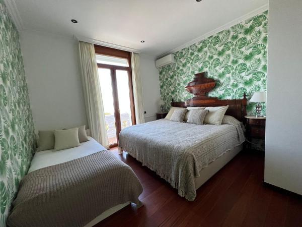 Aya House : photo 3 de la chambre chambre triple avec salle de bains privative