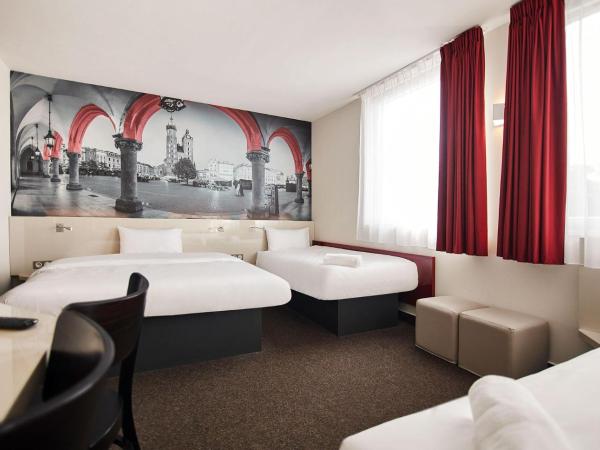 B&B HOTEL Krakow Centrum : photo 1 de la chambre chambre quadruple