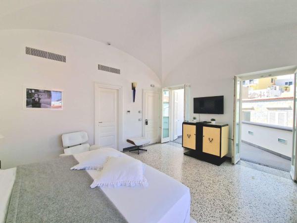 Roccobarocco Boutique Hotel : photo 7 de la chambre chambre double deluxe - vue latérale sur mer