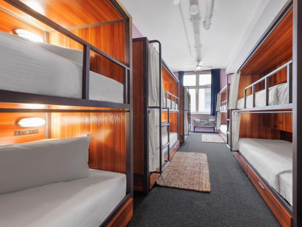Roamer Melbourne - formerly Selina Central Melbourne : photo 2 de la chambre lit dans dortoir mixte de 10 lits