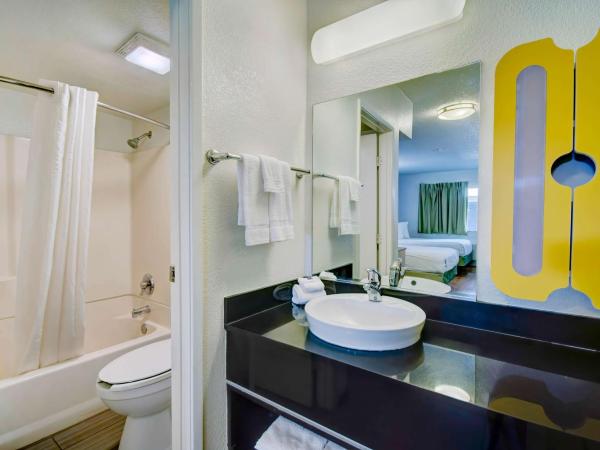 Studio 6-Tucson, AZ - Irvington Road : photo 5 de la chambre chambre quadruple de luxe - non-fumeurs