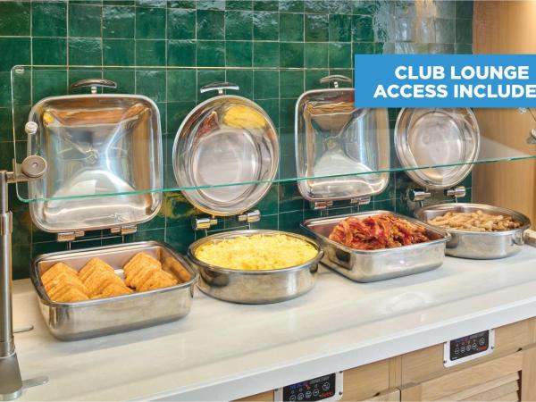 OUTRIGGER Reef Waikiki Beach Resort : photo 5 de la chambre suite club 1 lit king-size - vue sur océan