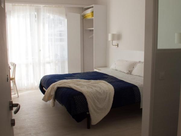 Hostal Marina Cadaqués : photo 4 de la chambre chambre double deluxe avec balcon - vue sur mer