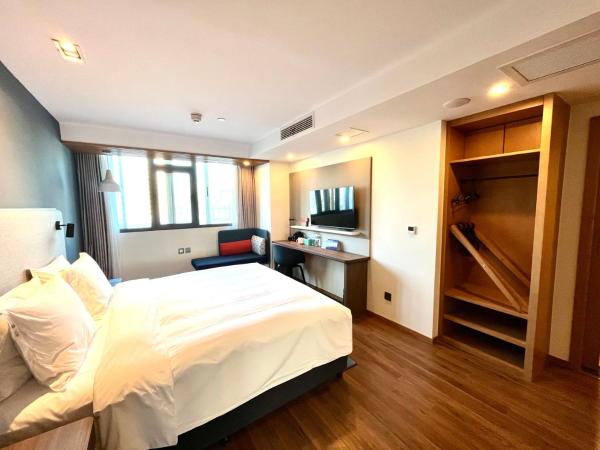 Holiday Inn Express Qingdao City Center, an IHG Hotel : photo 4 de la chambre chambre lit king-size standard - accessible aux personnes à mobilité réduite