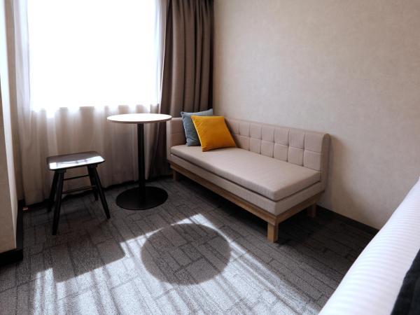 THE KNOT TOKYO Shinjuku : photo 2 de la chambre 16sqm superior double room with sofa - non-smoking