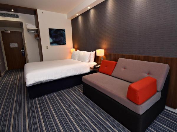 Holiday Inn Express Manchester City Centre Arena, an IHG Hotel : photo 6 de la chambre premium double room with sofa