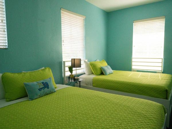 Beds n' Drinks : photo 4 de la chambre chambre avec 2 grands lits queen-size 