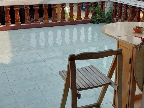 TG2 - Tientong Guesthouse 2 : photo 3 de la chambre chambre double deluxe avec balcon