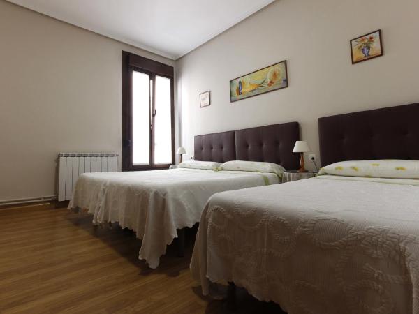 Pension Loinaz : photo 6 de la chambre chambre triple avec salle de bains commune