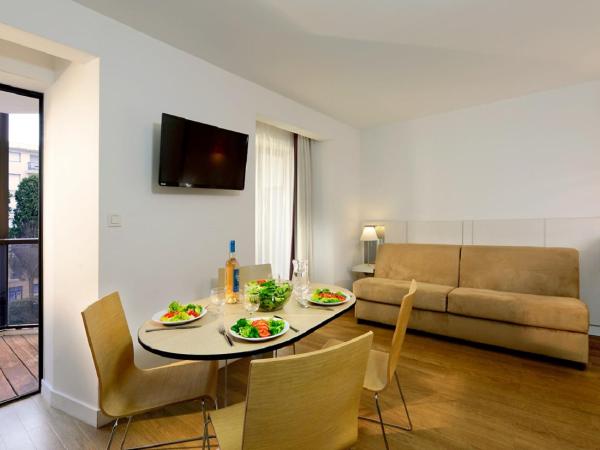 Résidence Residéal Premium Cannes : photo 1 de la chambre studio - côté jardin (2 adultes + 2 enfants)