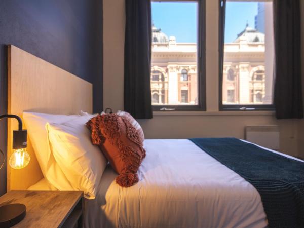 Roamer Melbourne - formerly Selina Central Melbourne : photo 1 de la chambre chambre double avec salle de bains commune