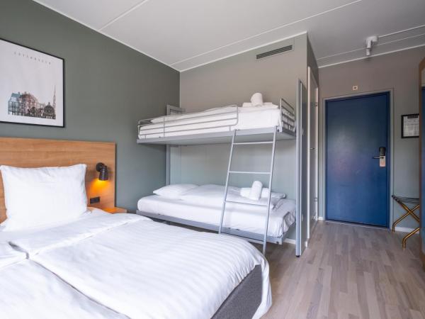 Go Hotel Østerport : photo 2 de la chambre hébergement pour 4 personnes - vue sur chemin de fer
