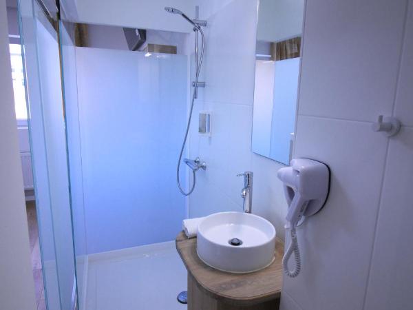 Chambres4you : photo 10 de la chambre chambre double avec salle de bains privative