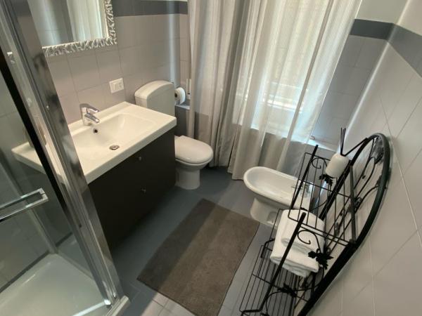 Delle Rose Rooms : photo 10 de la chambre chambre double avec salle de bains privative