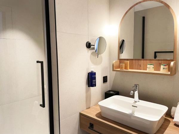 Emeria Dinard Thalasso Spa : photo 6 de la chambre chambre double classique avec vue sur mer partielle