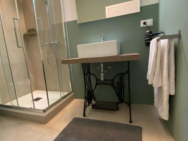 Delle Rose Rooms : photo 10 de la chambre chambre double avec salle de bains commune