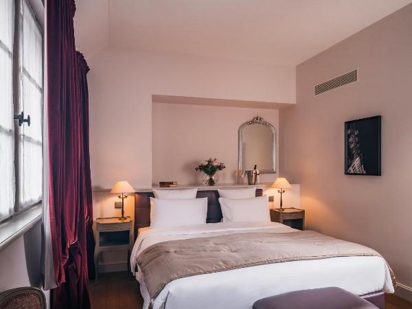 Hotel Cour du Corbeau Strasbourg - MGallery : photo 1 de la chambre suite lit queen-size avec salon et canapé-lit