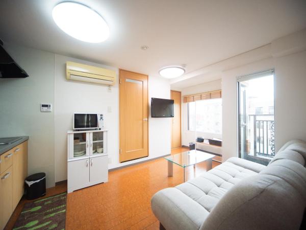 Kyoto Uraraka Guest House : photo 1 de la chambre chambre lits jumeaux de luxe avec canapé-lit