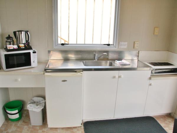 Taupo Debretts Spa Resort : photo 3 de la chambre chambre quadruple avec salle de bains commune