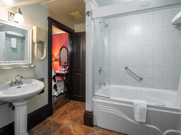 Le Clos Saint-Louis : photo 10 de la chambre chambre lit queen-size supérieure – quatrième Étage